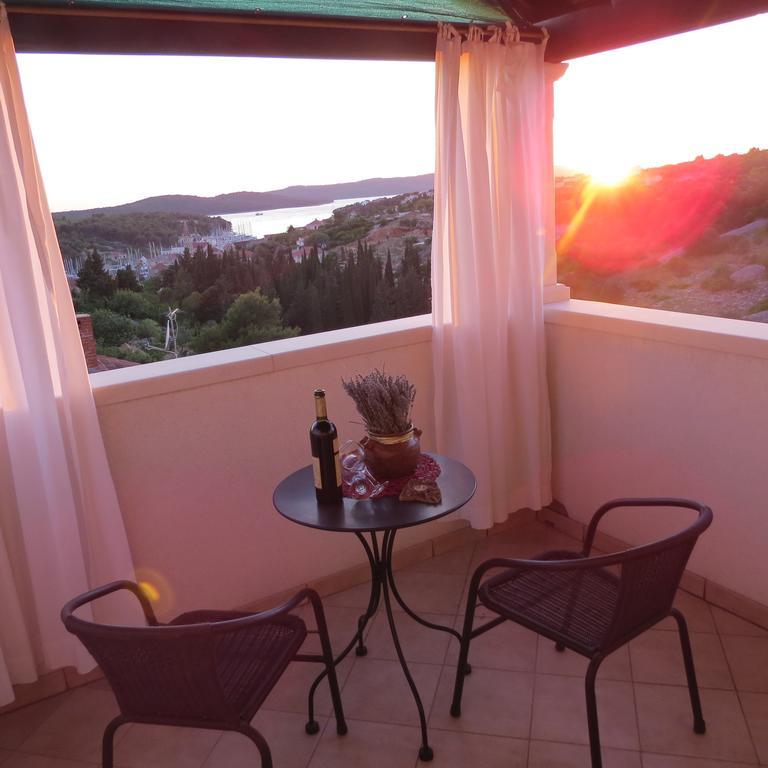 Apartmani Rita Milna  Exterior foto