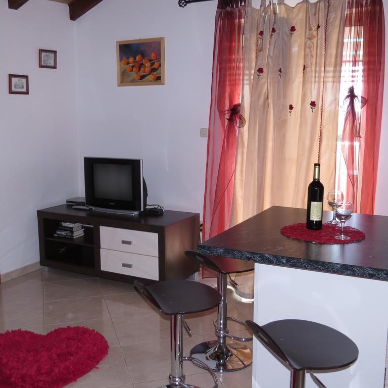 Apartmani Rita Milna  Exterior foto
