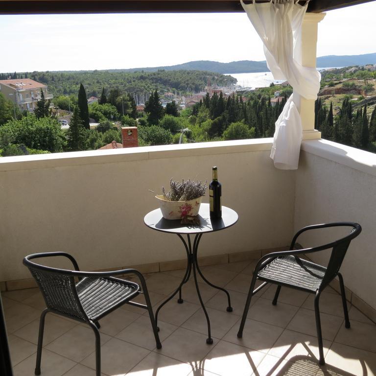 Apartmani Rita Milna  Exterior foto