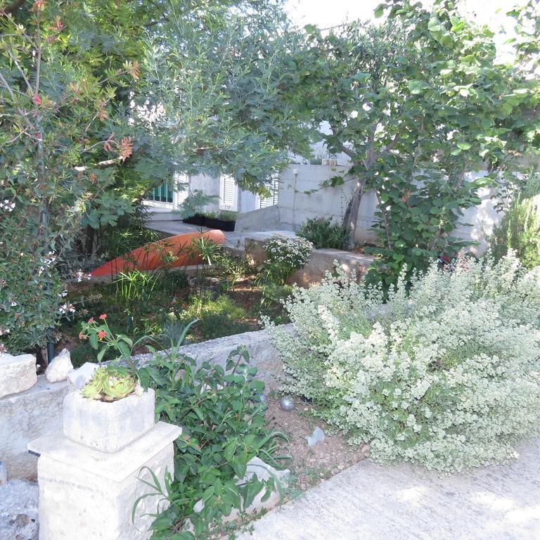 Apartmani Rita Milna  Exterior foto