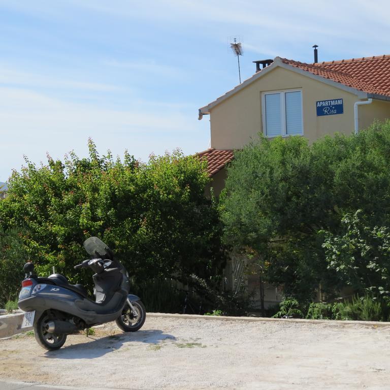Apartmani Rita Milna  Exterior foto