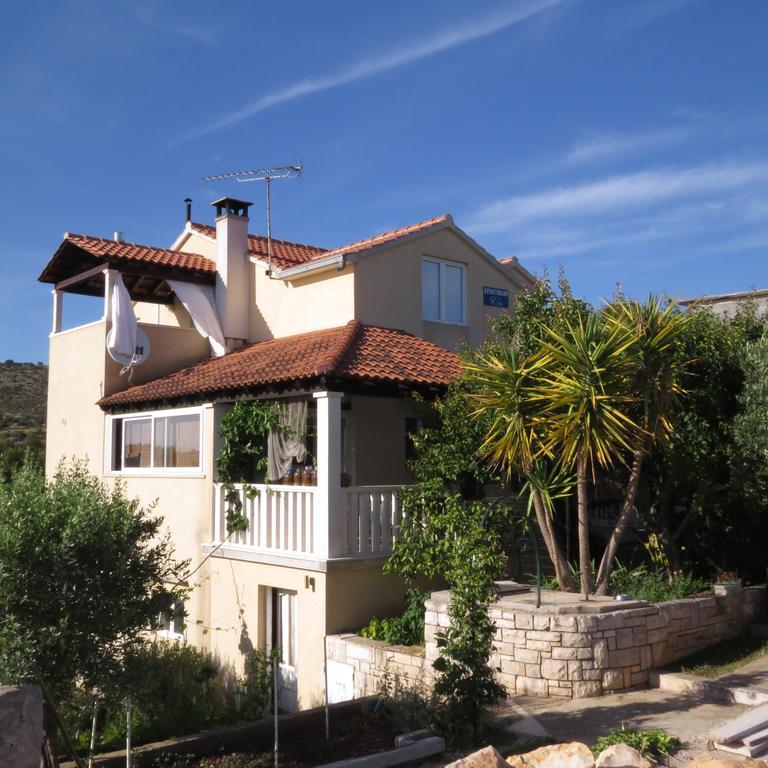 Apartmani Rita Milna  Exterior foto